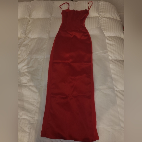 Red Satin 'Shani' House of CB- XS (Plus Cup!) - Picture 13 of 16